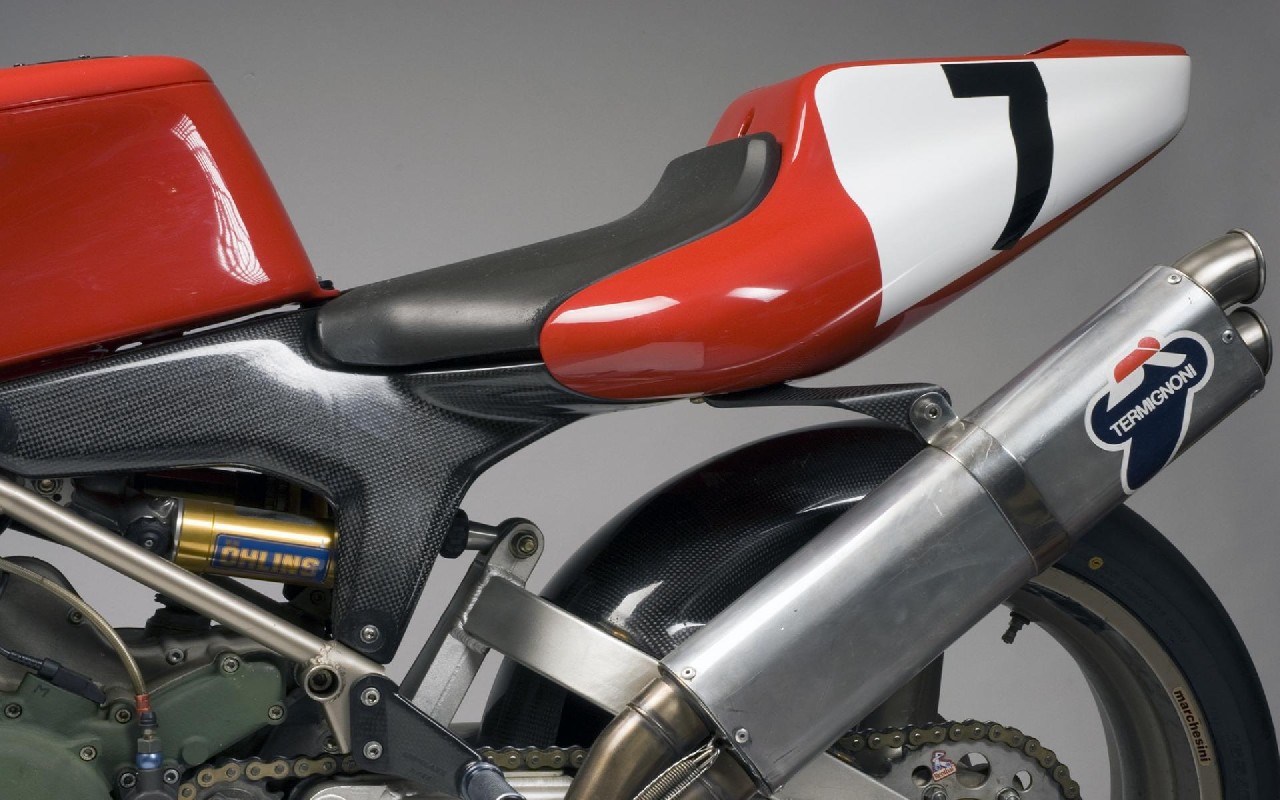 Tapeta na plochu Ducati v 1280x800. Obrázek ke stažení zdarma