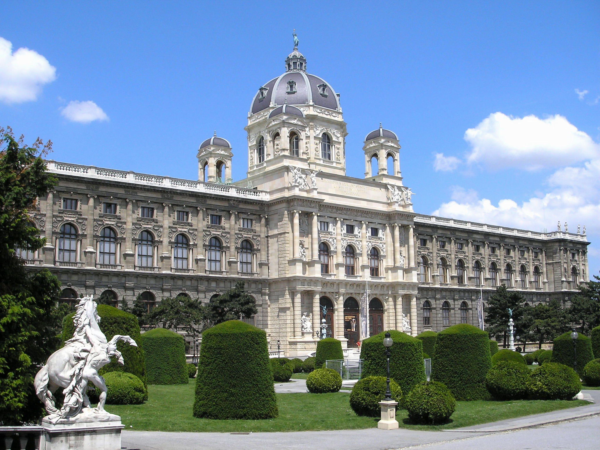 Tapeta, obrzek Vienna - 2048x1536 px. Wallpaper na plochu PC zdarma