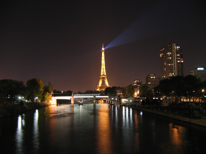 Paris 800x600. Tapeta, pozad na plochu PC. Obrzek ke staen zdarma